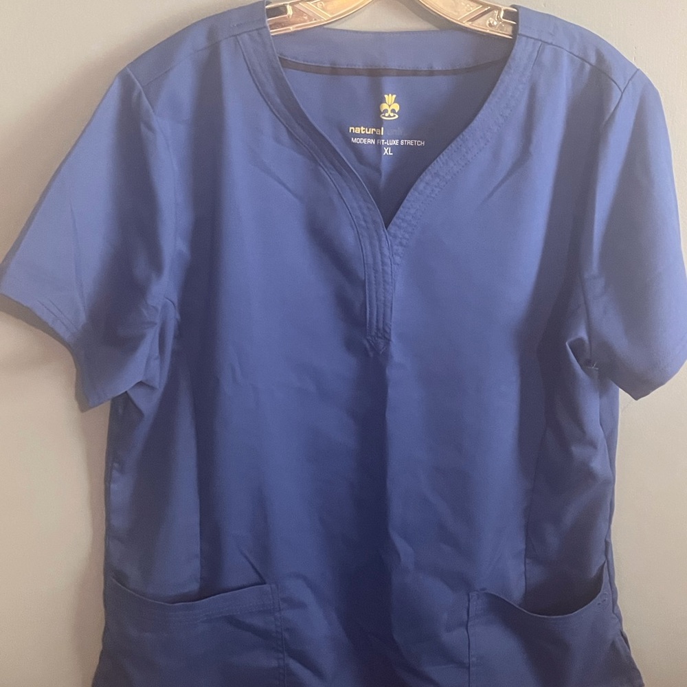 SELLING NATURAL UNIFORM TOP FOR WOMEN SIZE XL COLOR NAVY BLUE SHORT SLEEVE..